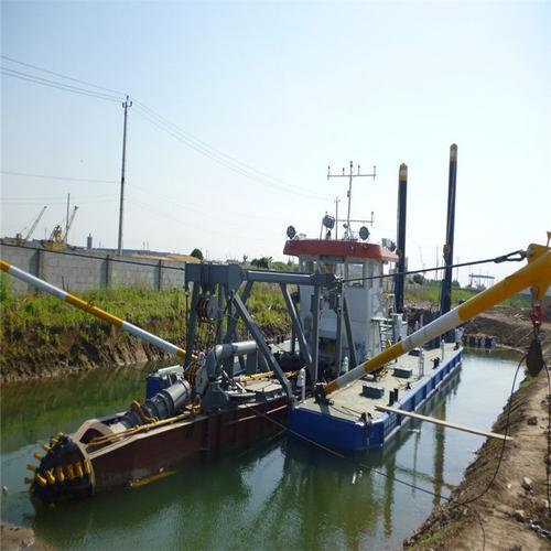挖掘机式淘金船虹吸淘金船龙鑫机械常用的小型河道淘金船类型厂家